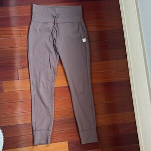 Vuori Daily leggings in chocolate
